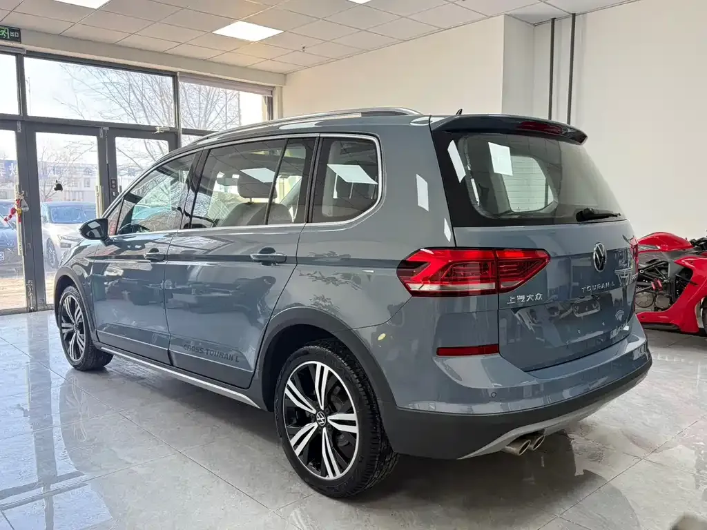 Volkswagen Touran 2021 из CN, фото 9
