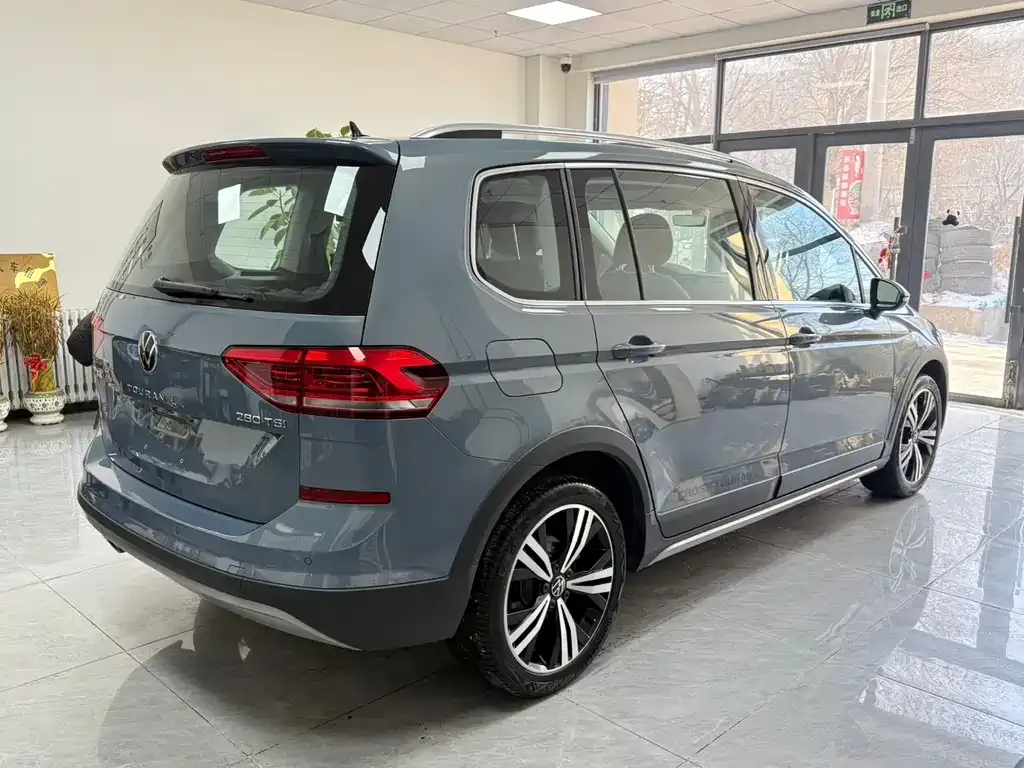Volkswagen Touran 2021 из CN, фото 2