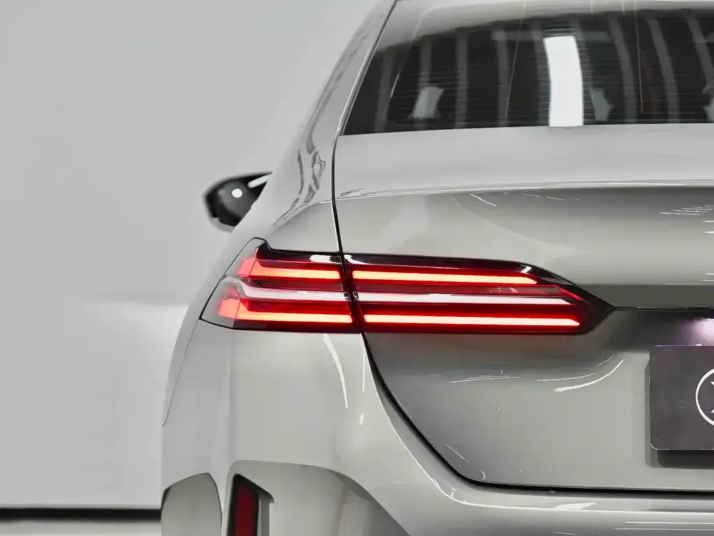 BMW 5 Series 2024 из CN, фото 7