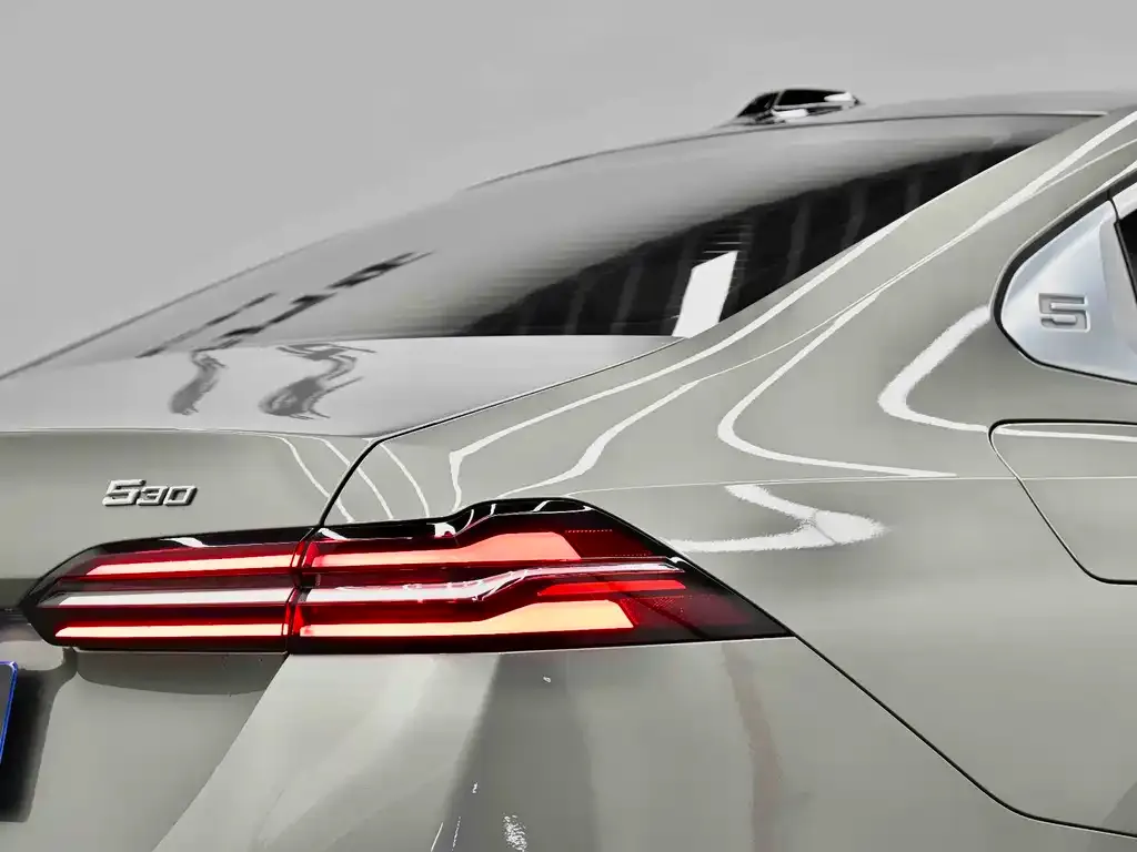 BMW 5 Series 2024 из CN, фото 3