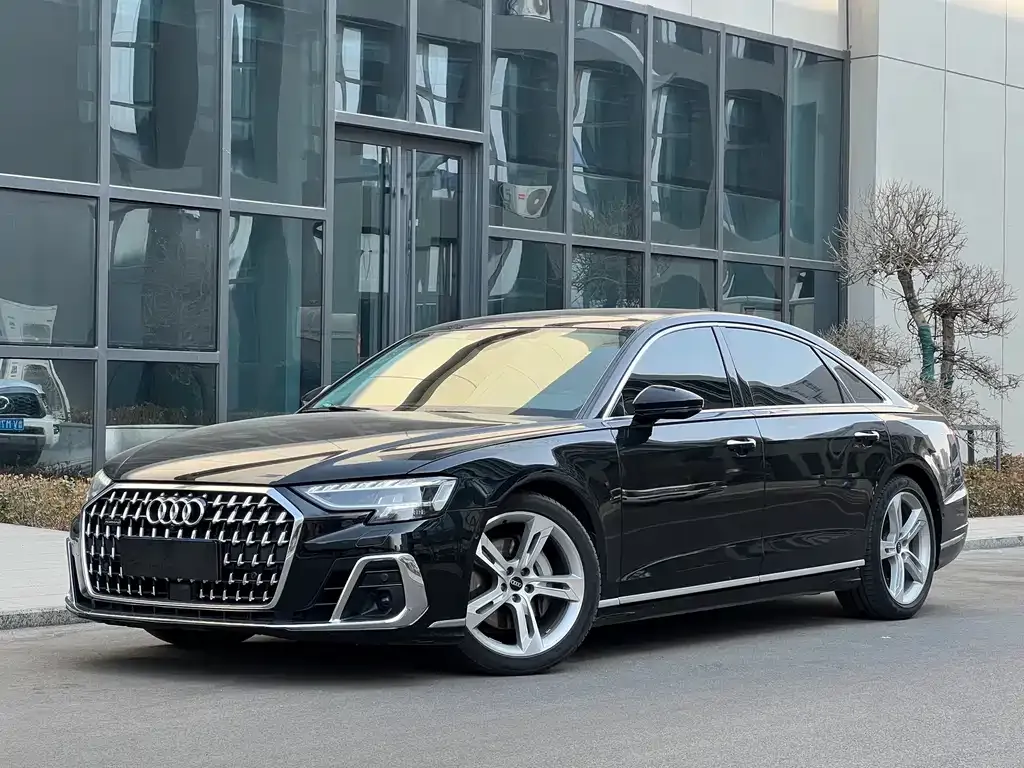 Audi A8 — фото 1