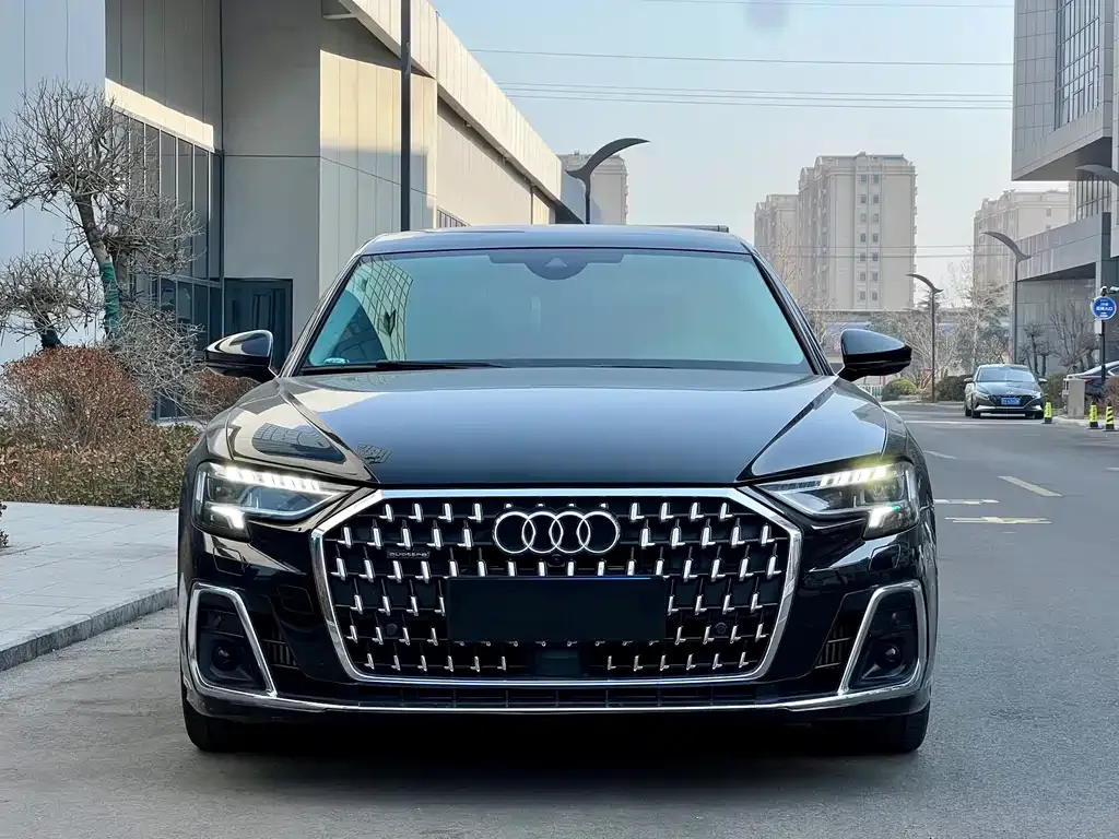 Audi A8 — фото 2