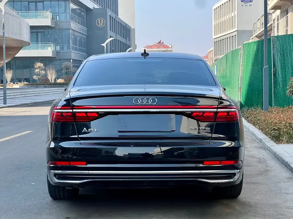 Audi A8 — фото 7