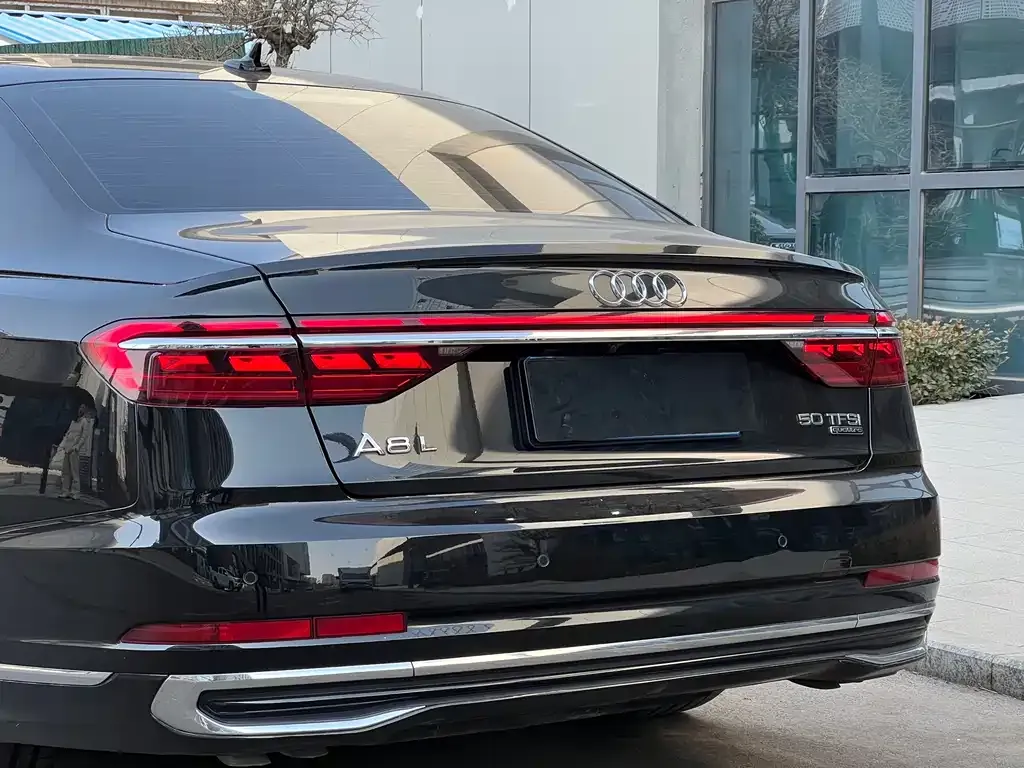 Audi A8 — фото 6