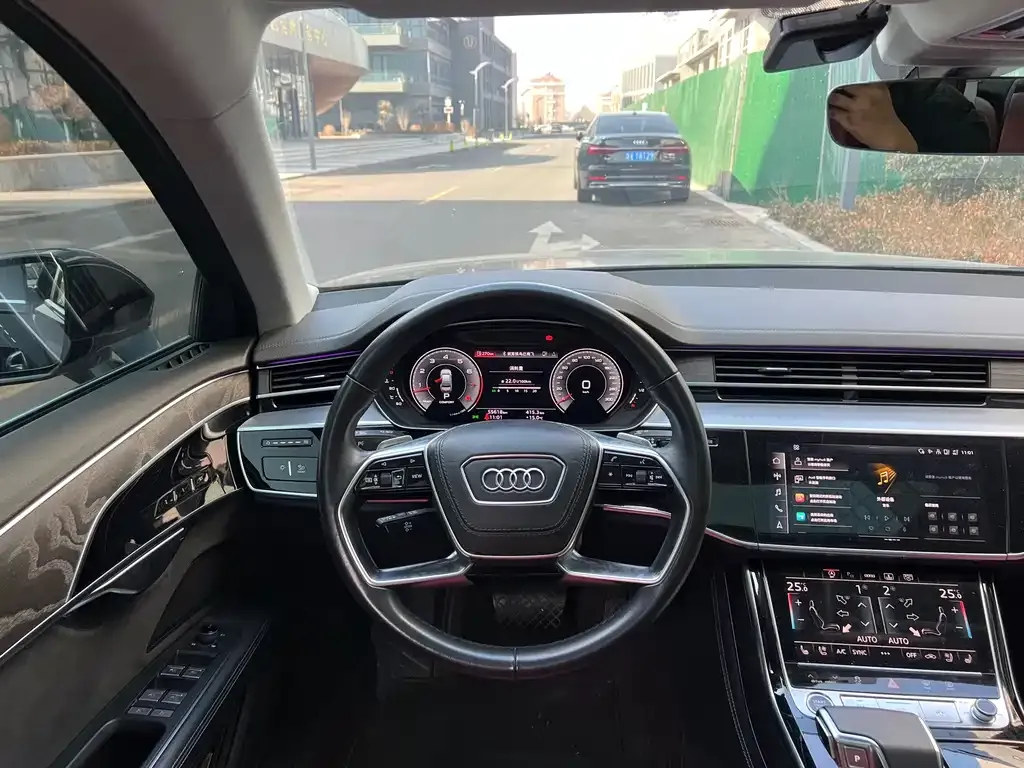 Audi A8 — фото 5