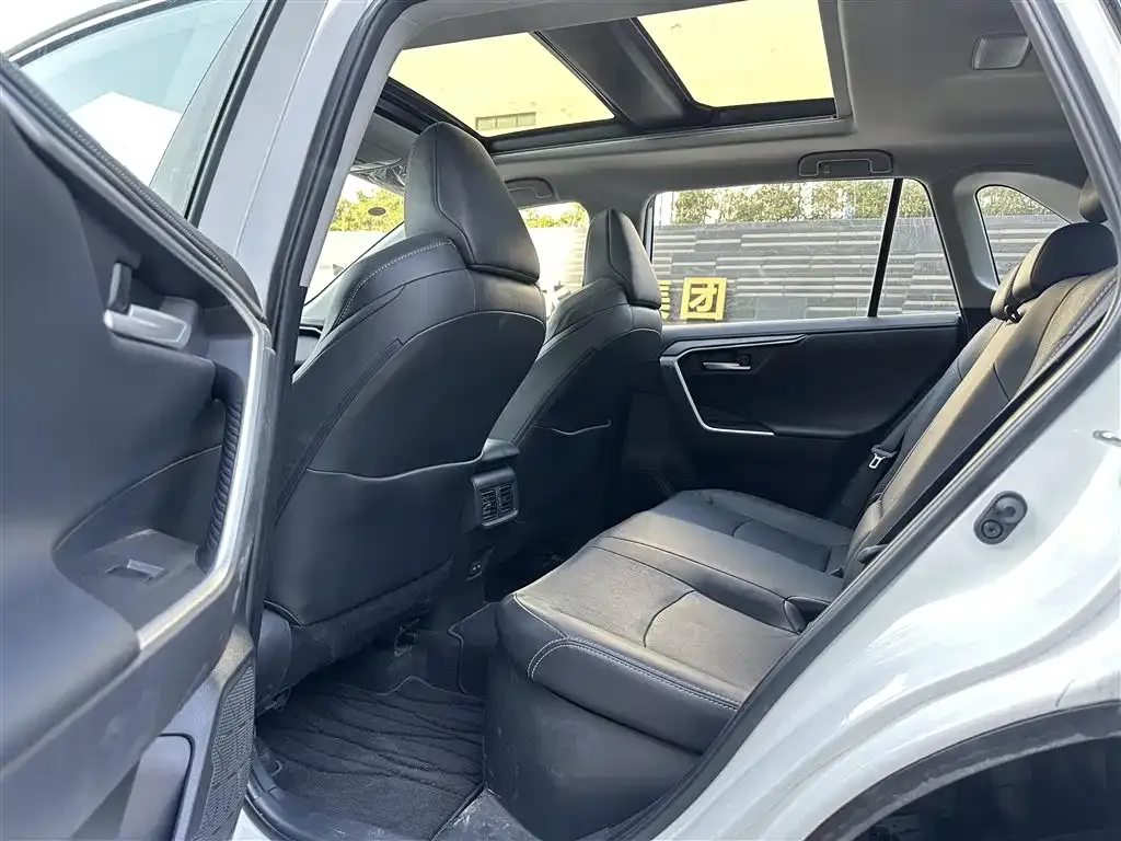 Toyota Wildlander 2023 из CN, фото 10