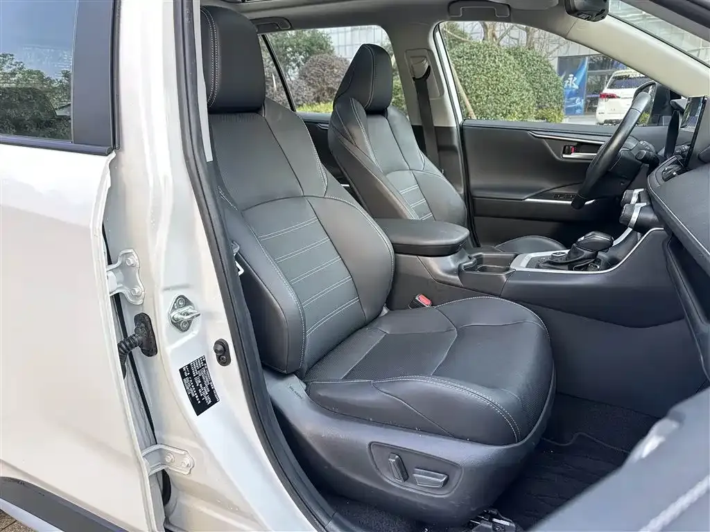 Toyota Wildlander 2023 из CN, фото 4