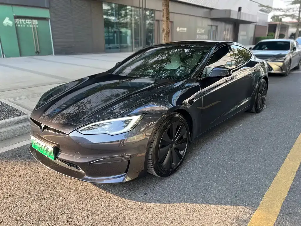 Tesla Model S — фото 1