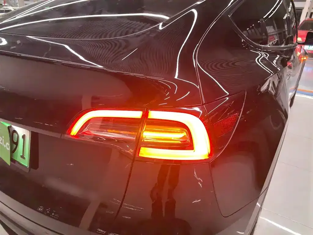 Tesla Model Y — фото 8