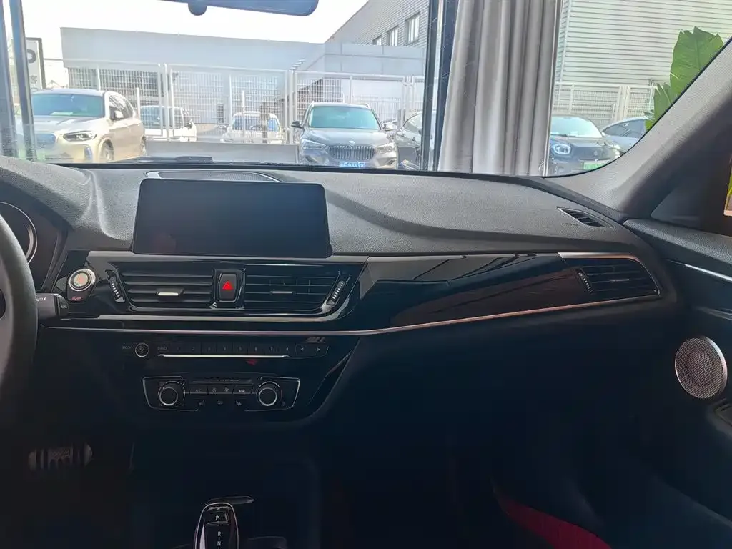 BMW 1 Series 2021 из CN, фото 9