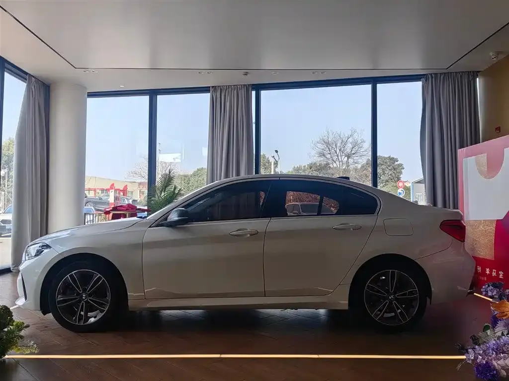 BMW 1 Series 2021 из CN, фото 3