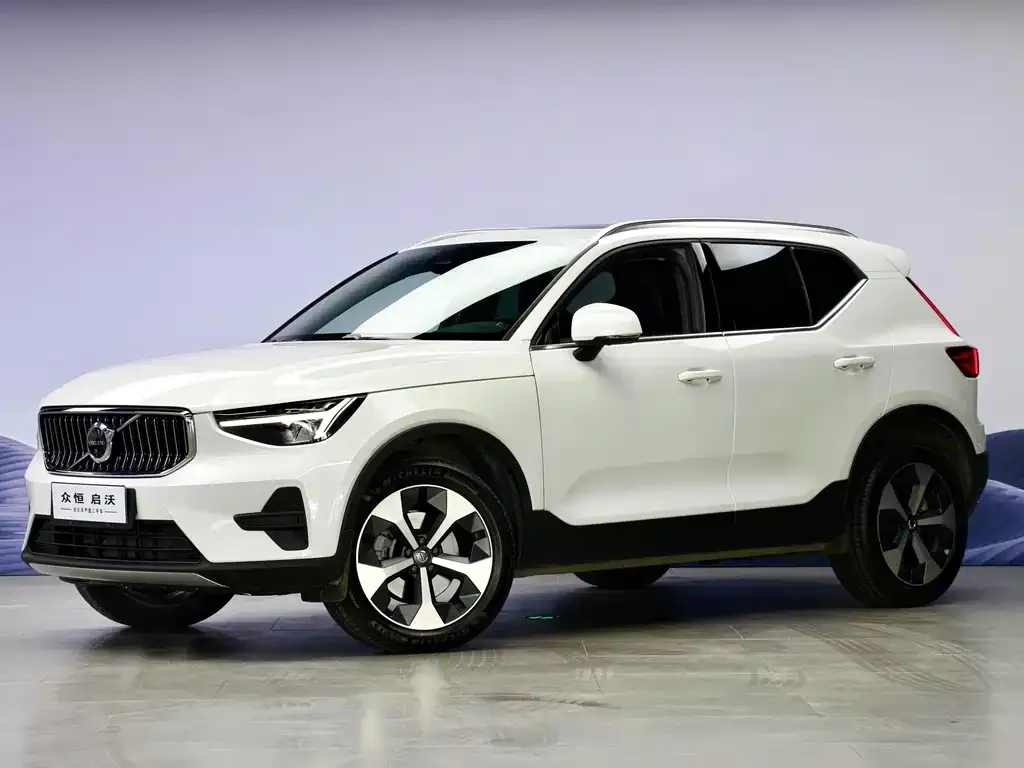 Volvo XC40 — фото 1