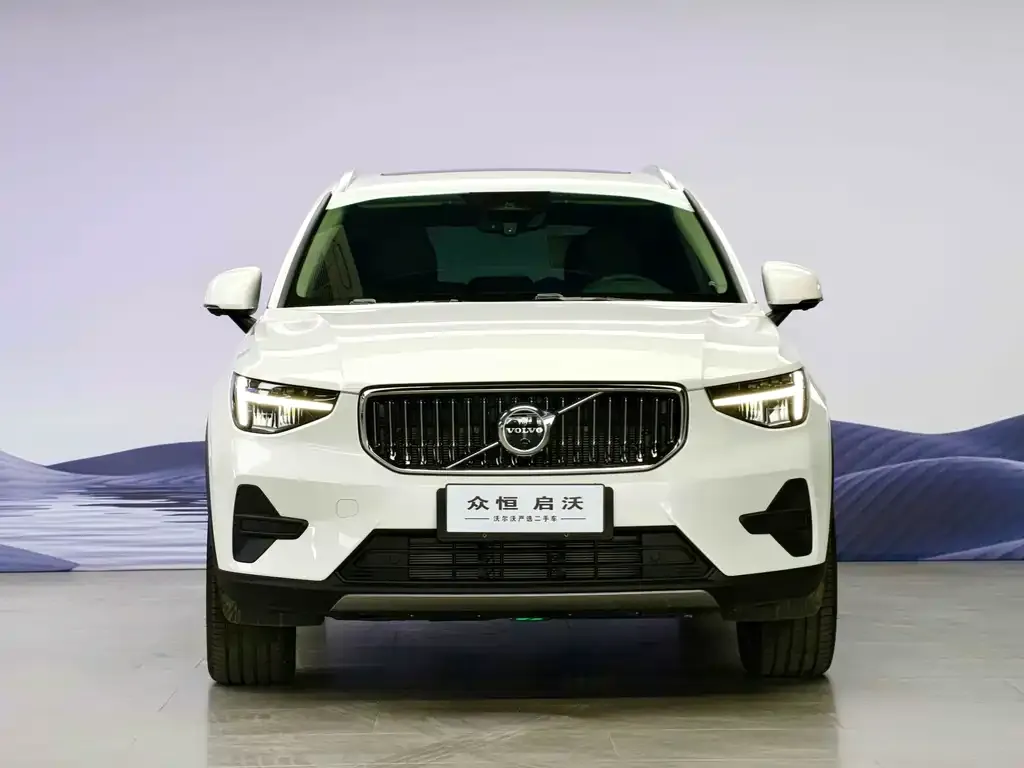 Volvo XC40 — фото 2