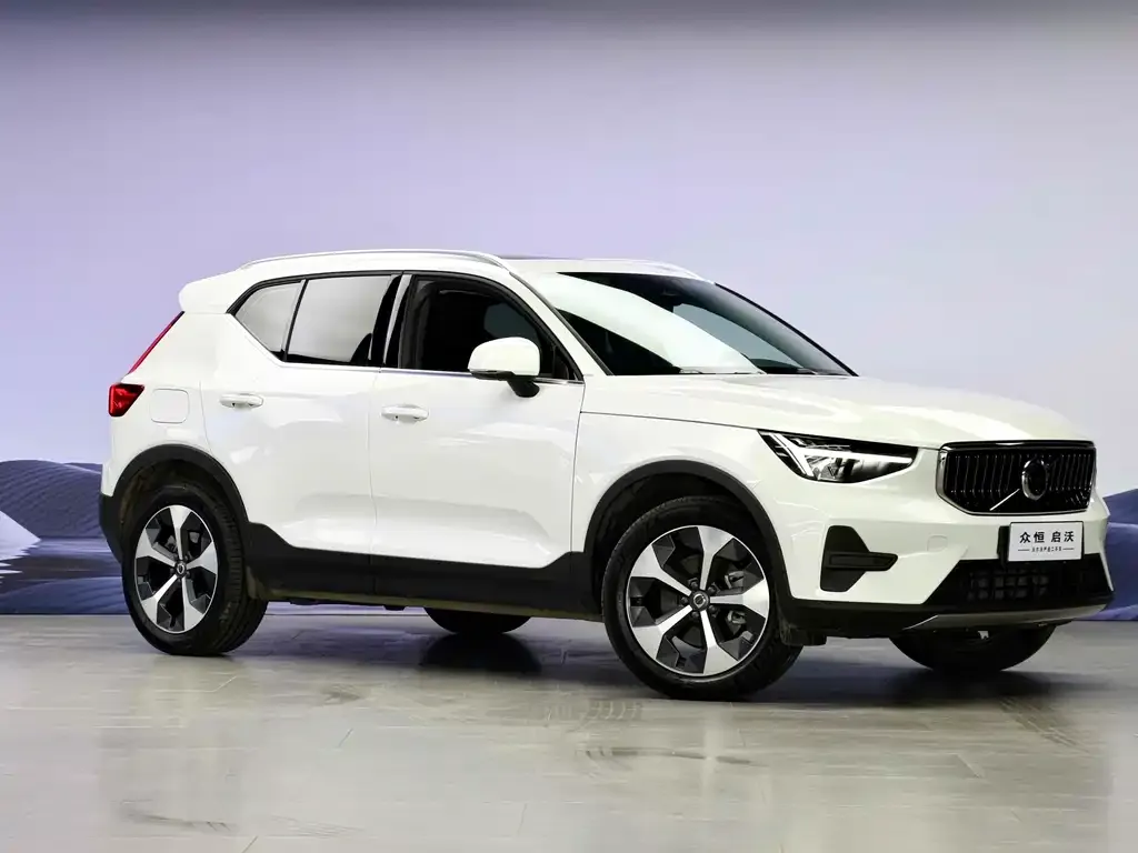 Volvo XC40 — фото 4