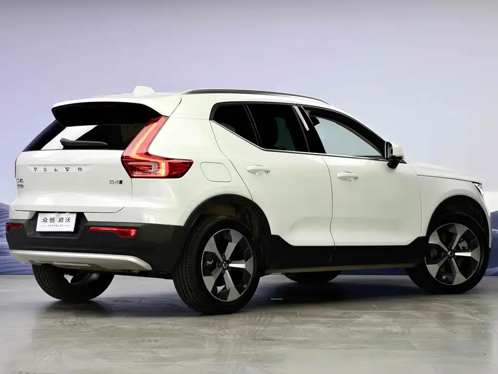 Volvo XC40 — фото 5