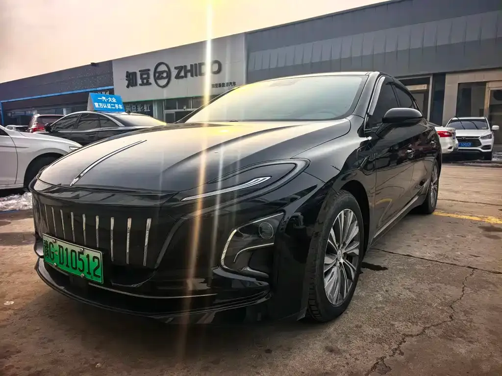Hongqi E-QM5 — фото 1