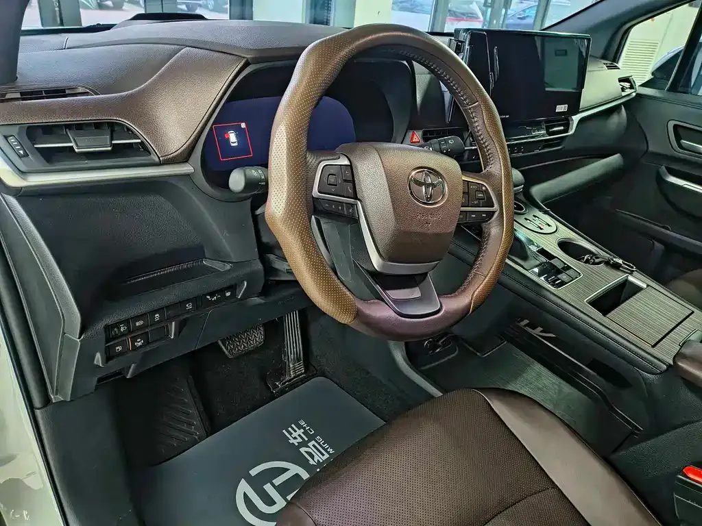 Toyota Granvia 2025 из CN, фото 10