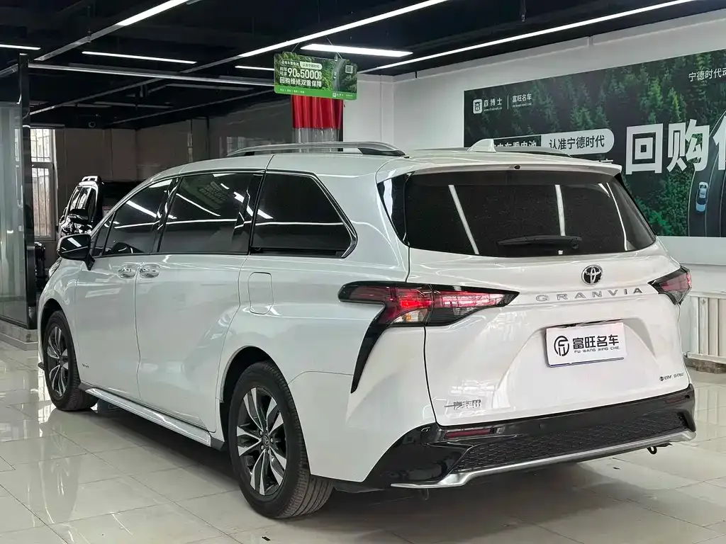 Toyota Granvia 2025 из CN, фото 5