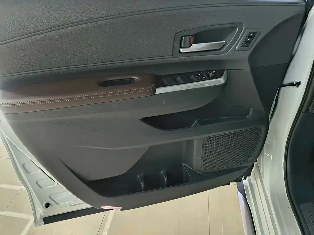 Toyota Granvia 2025 из CN, фото 3