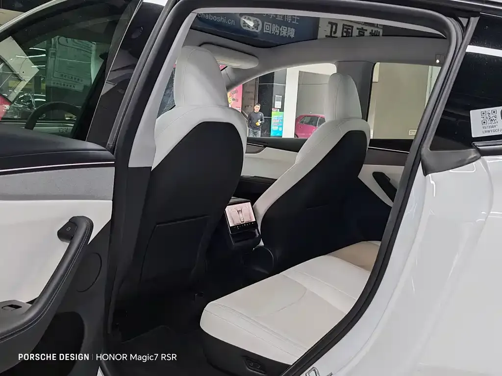 Tesla Model Y — фото 2