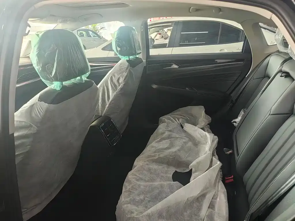 Volkswagen Passat New Energy — фото 6
