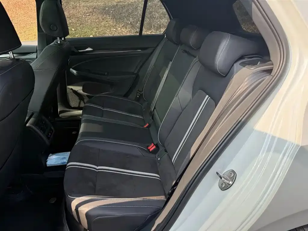 Volkswagen Golf 2022 из CN, фото 4