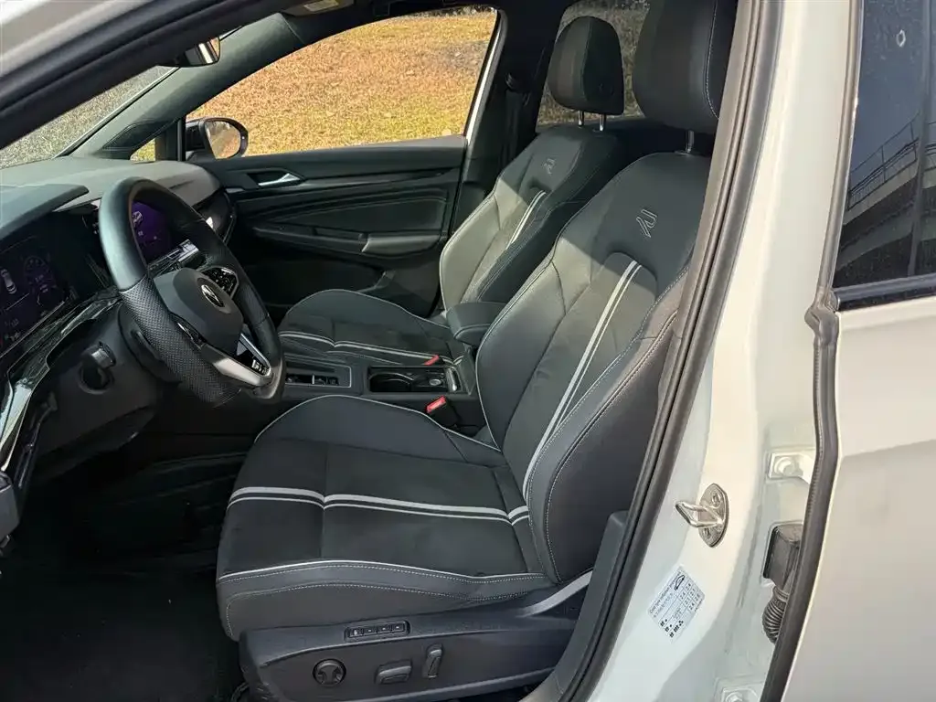 Volkswagen Golf 2022 из CN, фото 2