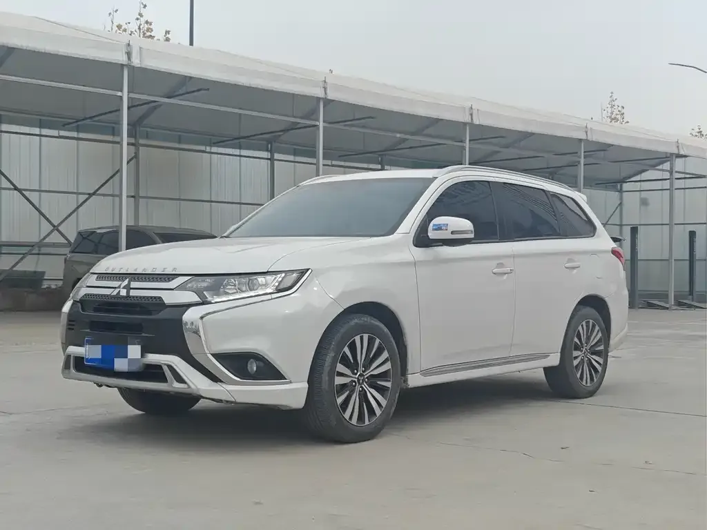 Mitsubishi Outlander 2021 из CN, фото 1