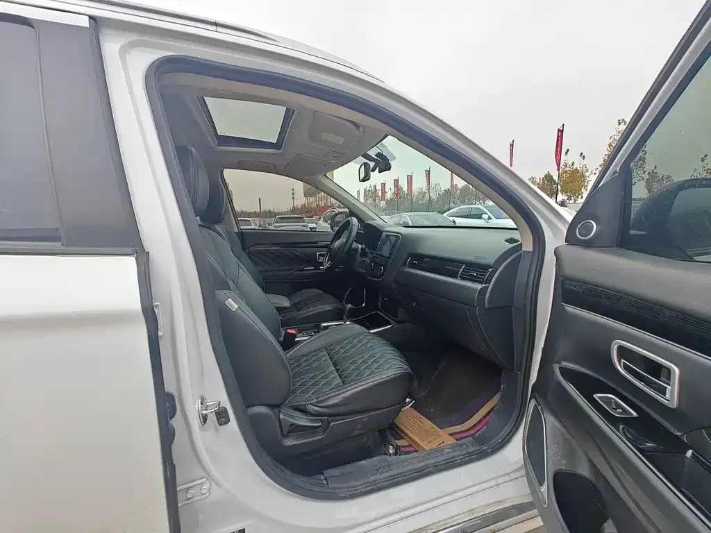 Mitsubishi Outlander 2021 из CN, фото 10