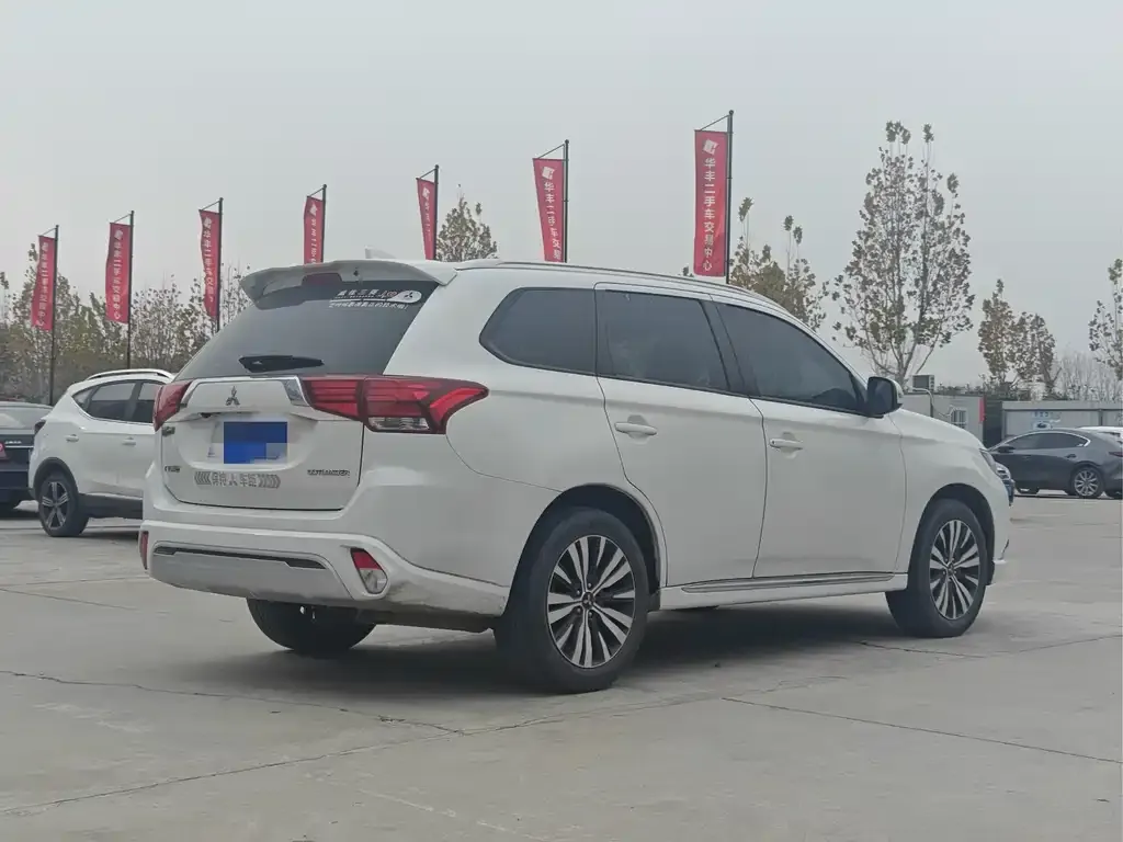 Mitsubishi Outlander 2021 из CN, фото 8