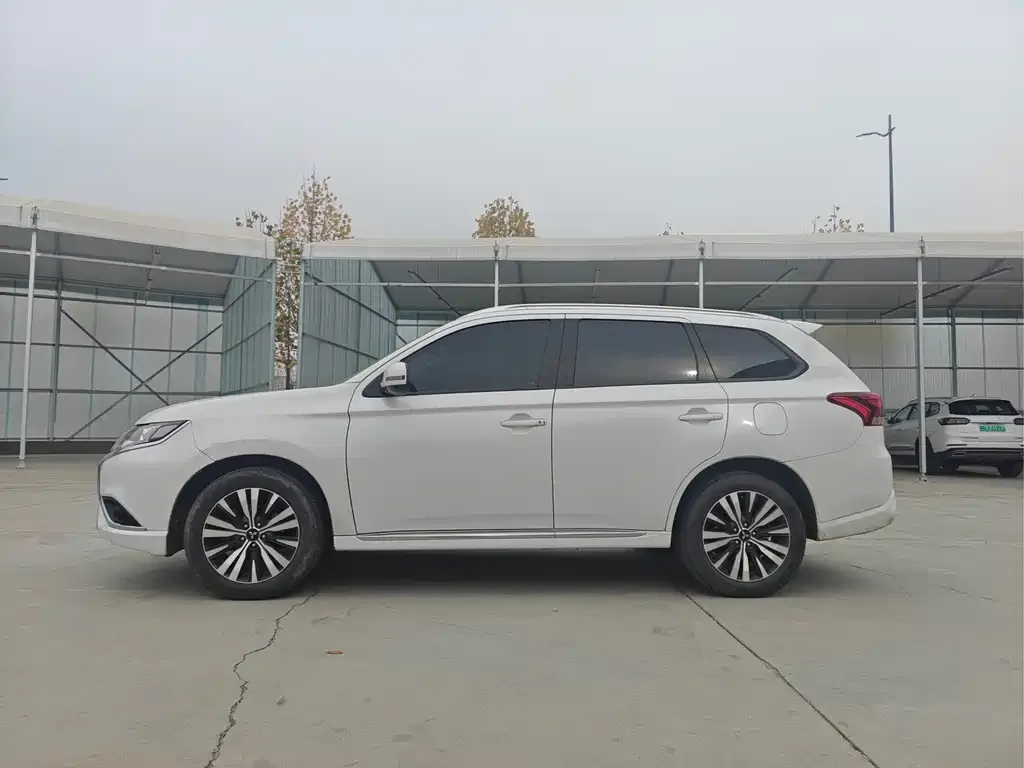 Mitsubishi Outlander 2021 из CN, фото 4
