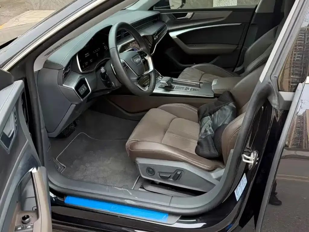 Audi A7L 2024 из CN, фото 5