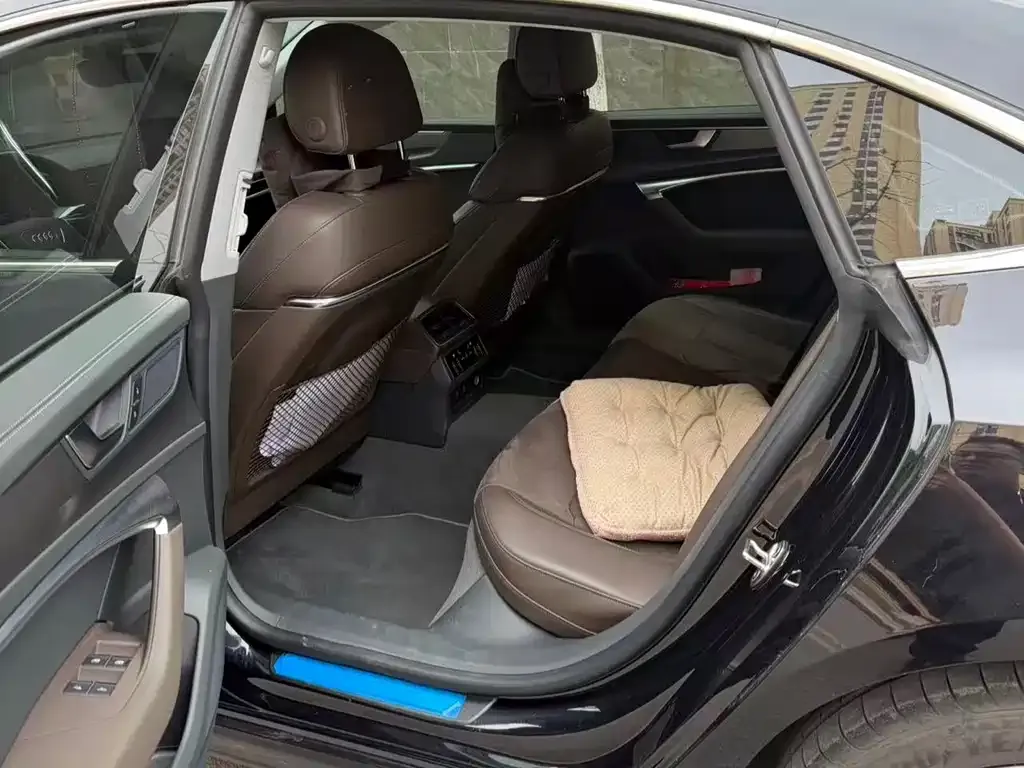 Audi A7L 2024 из CN, фото 6