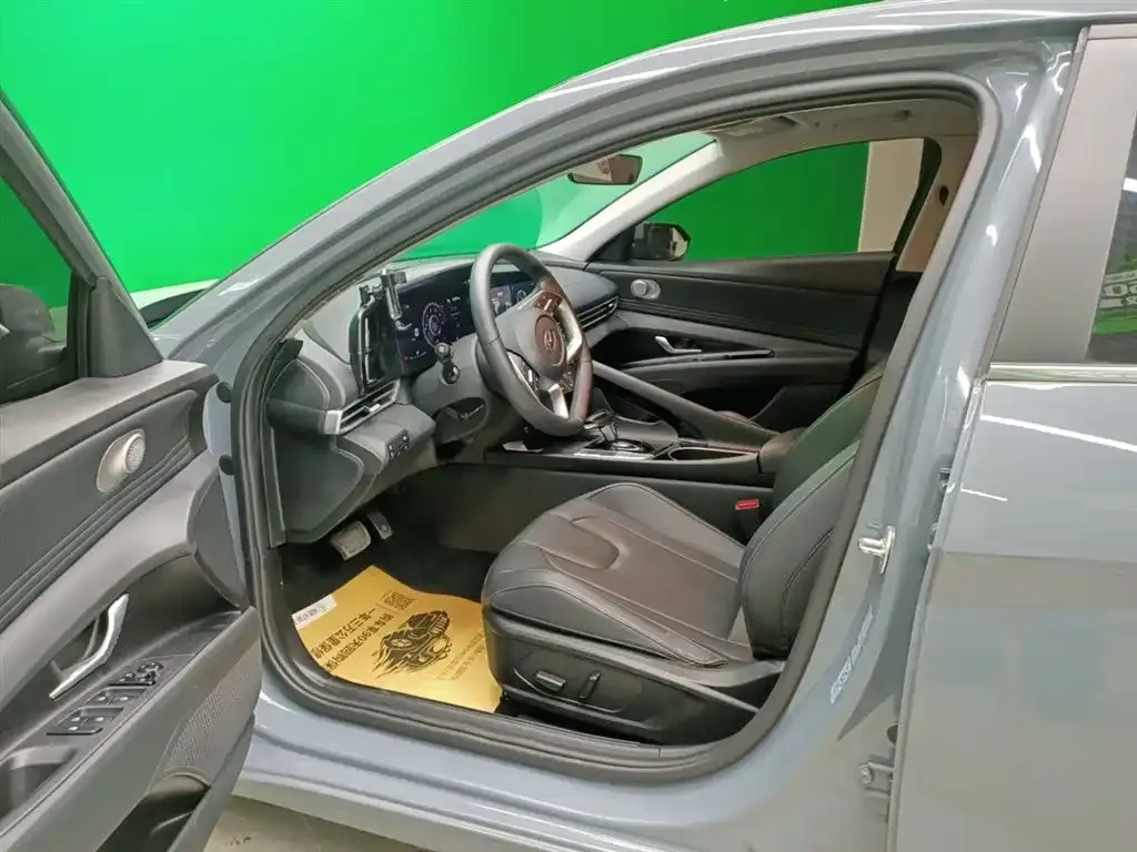 Hyundai Elantra 2023 из CN, фото 10