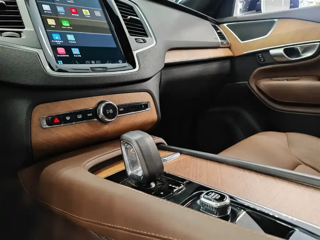 Volvo XC90 2024 из CN, фото 3
