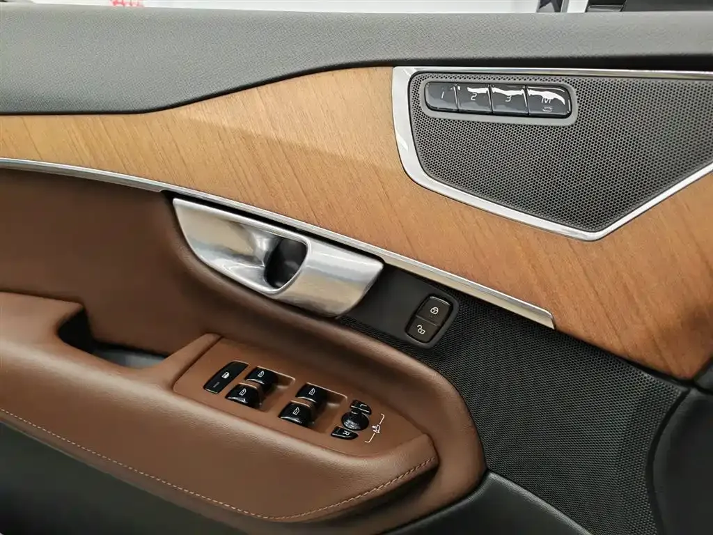 Volvo XC90 2024 из CN, фото 7