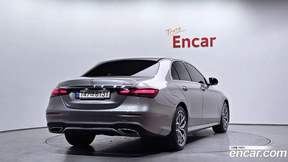 Mercedes-Benz E-Class — фото 10