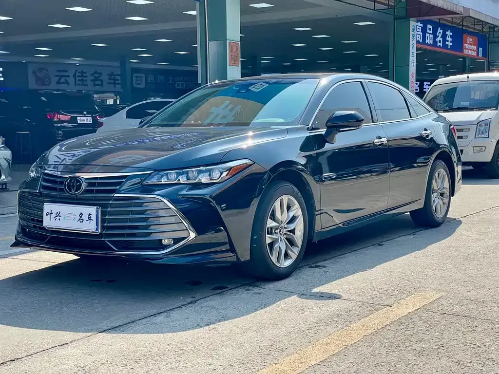 Toyota Avalon — фото 1