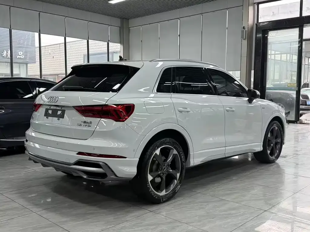 Audi Q3 — фото 10