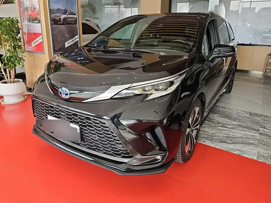 Toyota Granvia 2023 из CN, фото 1