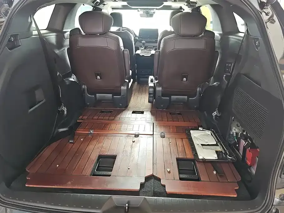 Toyota Granvia 2023 из CN, фото 5