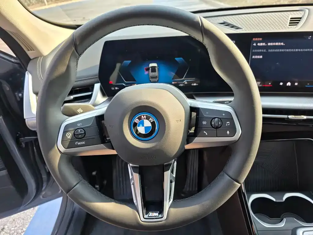 BMW iX1 2024 из CN, фото 9