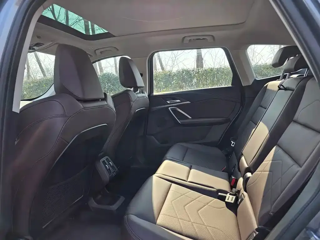 BMW iX1 2024 из CN, фото 7