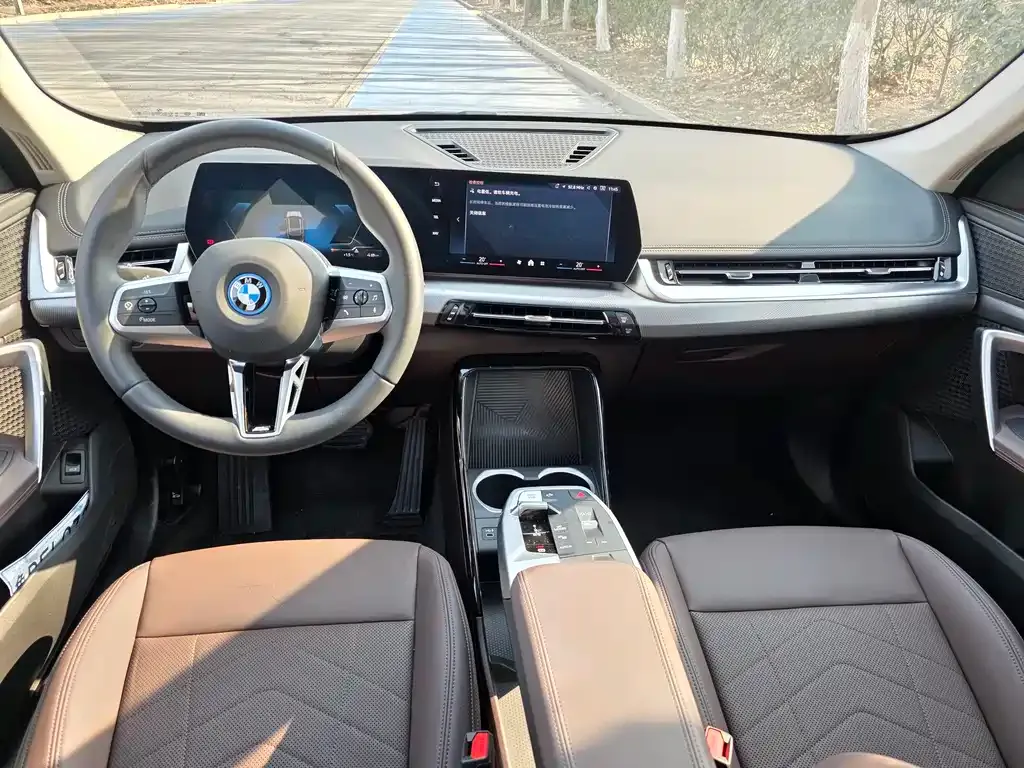BMW iX1 2024 из CN, фото 8