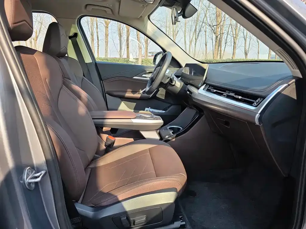 BMW iX1 2024 из CN, фото 6