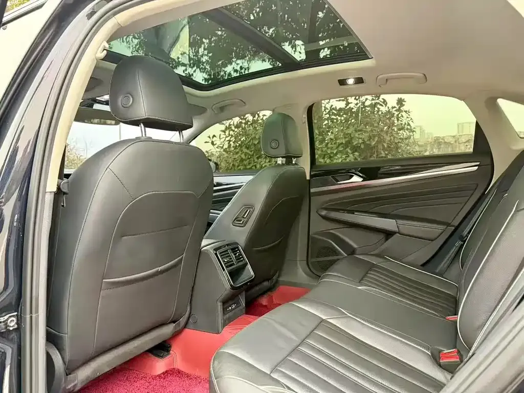 Volkswagen Passat 2022 из CN, фото 5