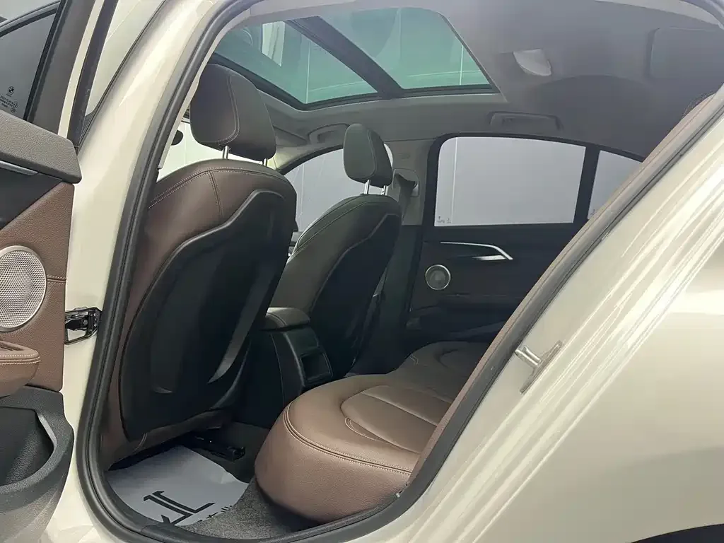 BMW 1 Series 2023 из CN, фото 8
