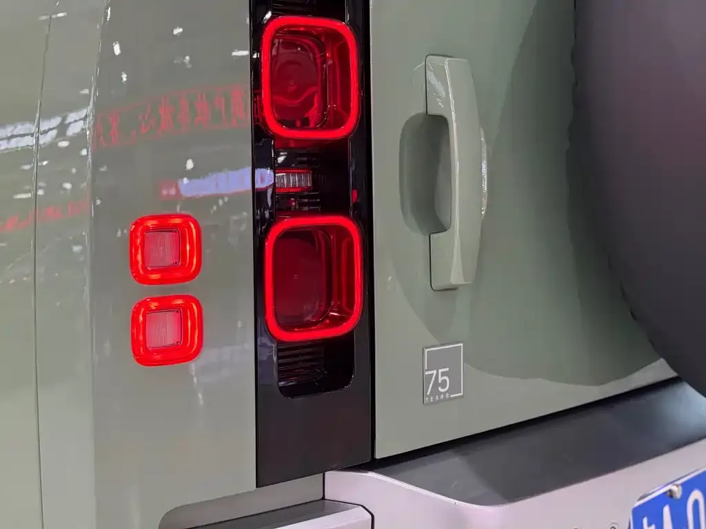 Land Rover Defender 2023 из CN, фото 2