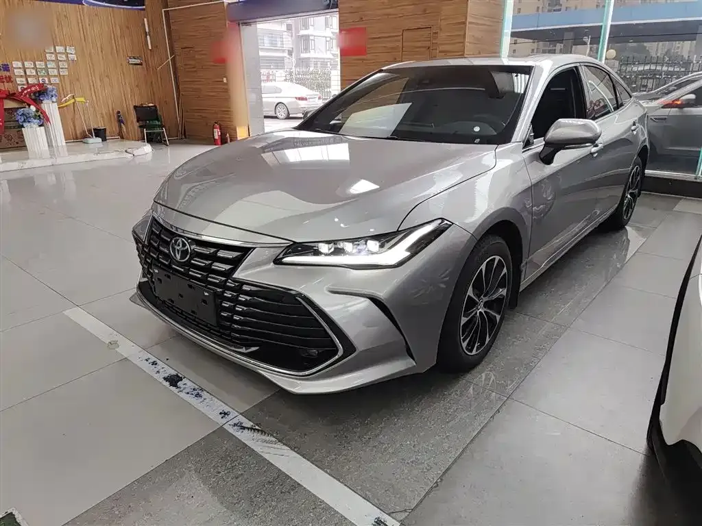 Toyota Avalon — фото 1