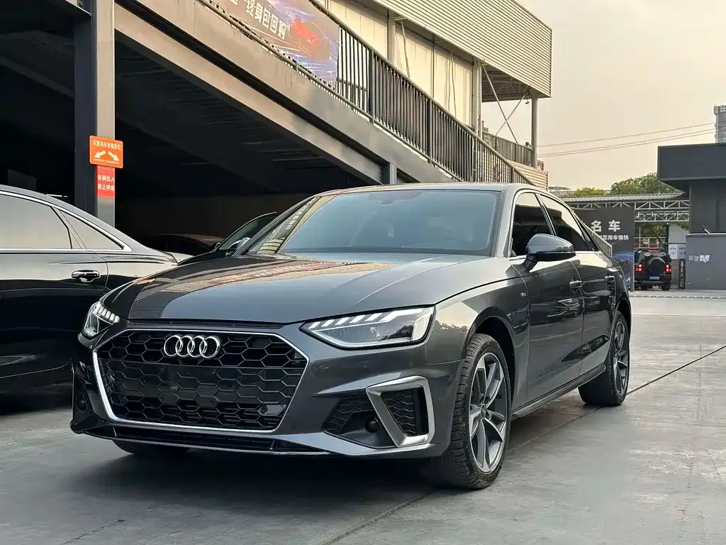 Audi A4L 2022 из CN, фото 1